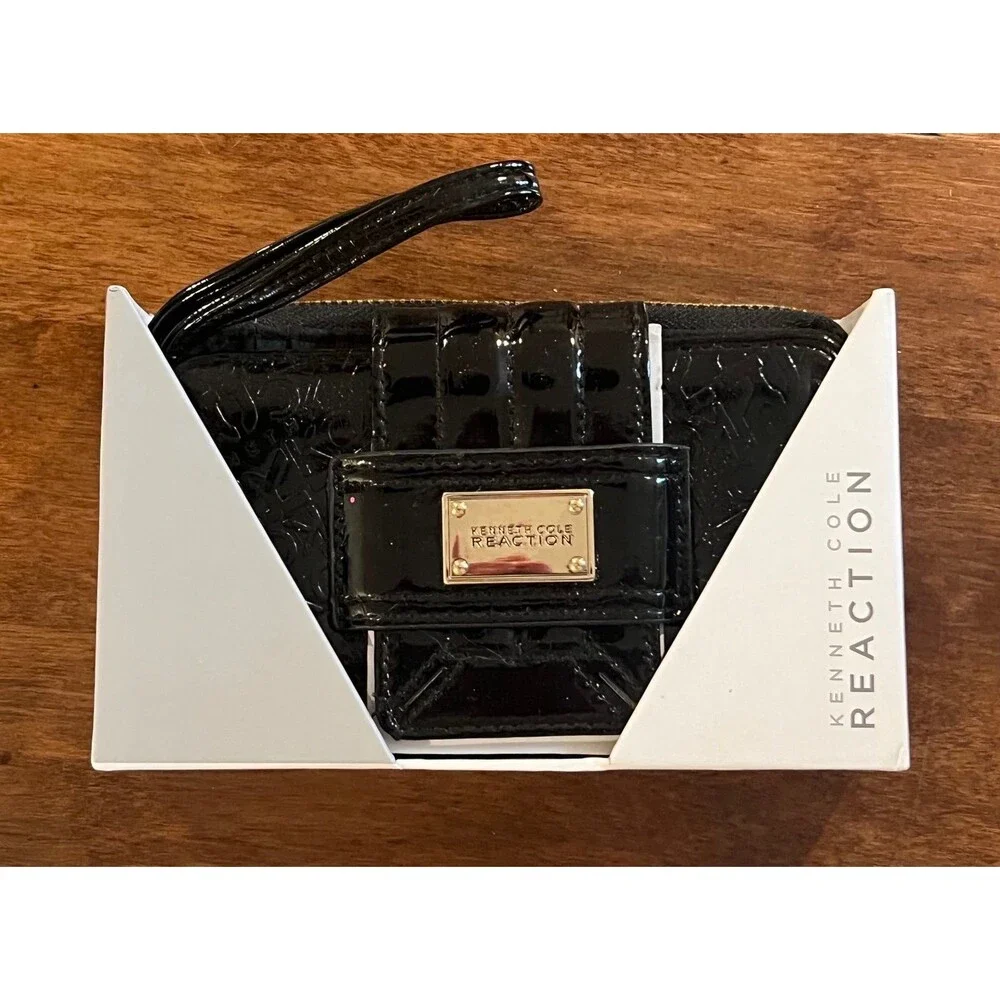 Kenneth Cole Reaction women's wristlet wallet NEW in box Black patent